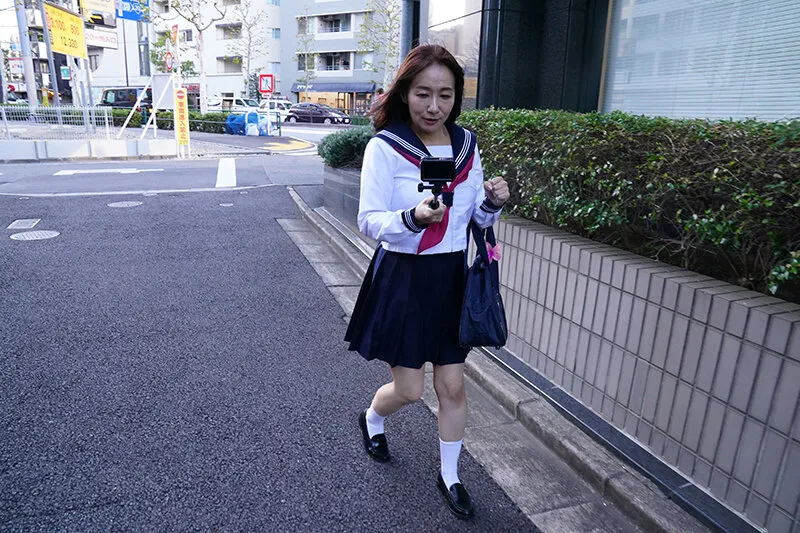 セーラー服熟女失禁羞恥 よしい美希