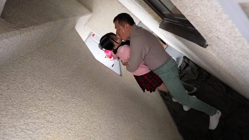アングラ美少女風俗闇市団地 めいさ・ひなの・はな