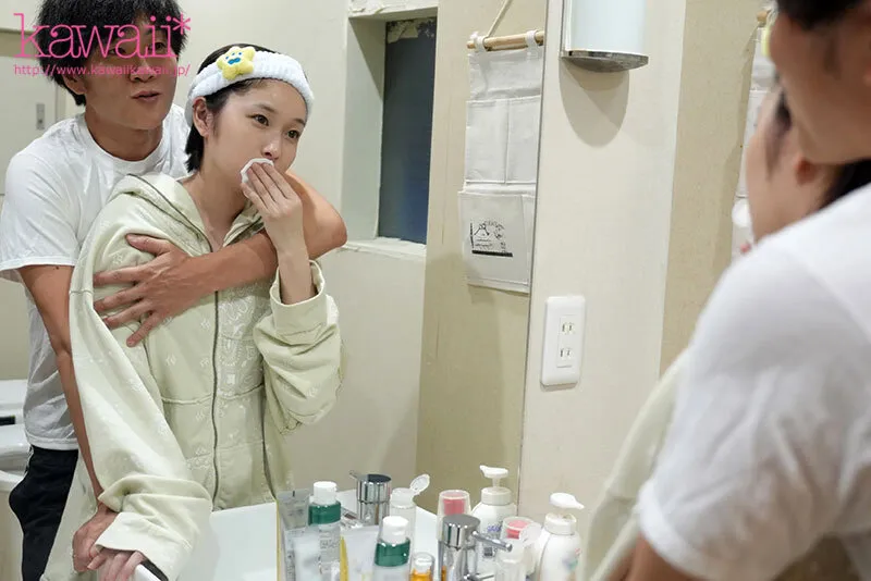 「ゴムなくなっちゃった…生でもいいですよ」終電なくなり後輩女子社員の部屋に… 無防備すぎる部屋着と乳首ポッチに興奮した僕は妻ともしたことない人生初中出し 一晩中モウレツにハメ狂った… 松岡美桜