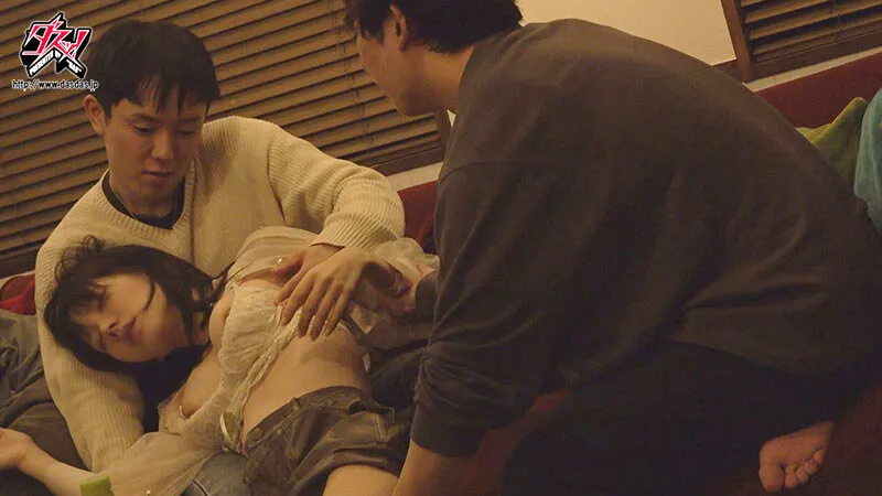 僕だけがセックスできない宅飲み輪●BSS。 五日市芽依