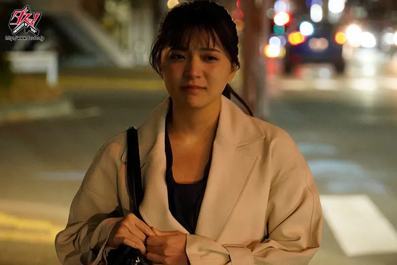 ばいばい。じゃあね。同棲5年で破局を迎えたカップルが引っ越し前夜に昔を想い出す。何度も何度もあなたの裸、キス、匂いを胸に刻むサヨナラ情熱セックスを繰り返した最後の一日。 根尾あかり