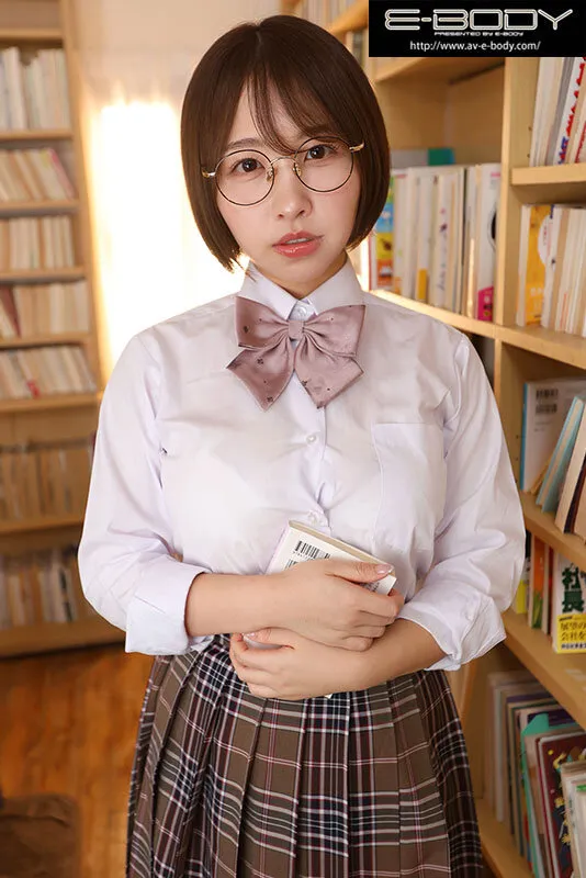【VR】「……変態…何ジロジロ見てんの……死ねクズ」聞き間違いかと思うほど小さい声で罵られ ネクラ陰キャ地味メガネに犯●れる 宍戸里帆