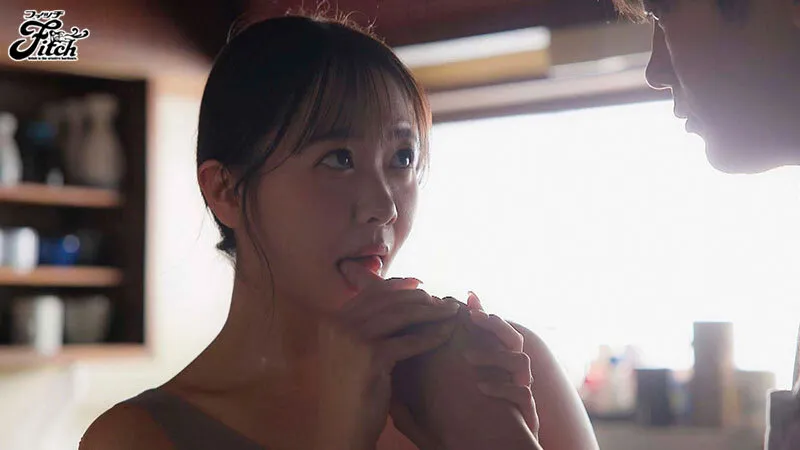 夏の田舎は死ぬほど退屈で…無防備なデカ乳で誘惑する汗だく巨乳妻の下品な童貞喰い 綾瀬ことね