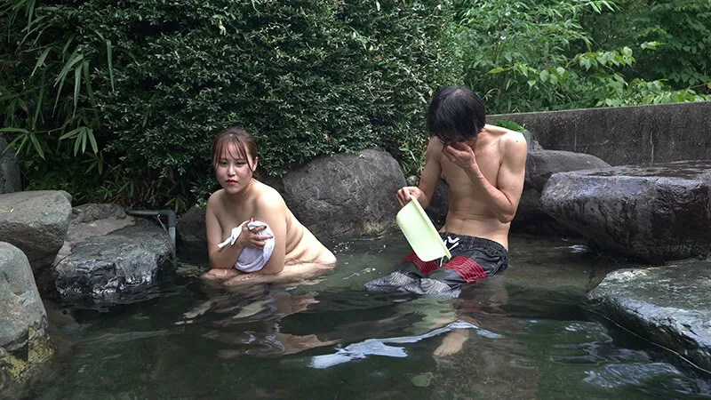 乱交OKの混浴温泉と知らずに来た女性客は巨乳尻をワニ痴●されて喘ぎ始め…3 4名収録