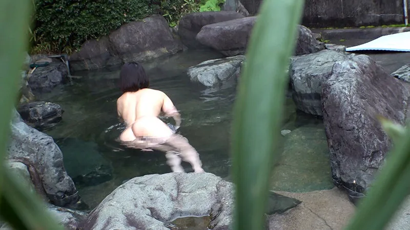 童貞喰いの痴女妻が出没すると噂のメスワニ混浴温泉は実在した！3 痴女妻4名収録