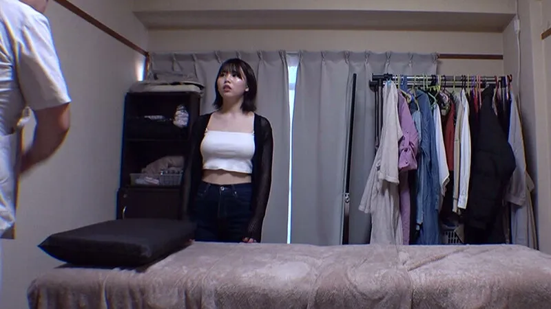 媚薬オイルマッサージ 痴●盗撮&中出し素人娘VOL.72 超強力媚薬を配合したマッサージオイルを施術中に知らずに塗りこまれたオンナは、身体の火照りに驚き、チ〇ポを欲しがる自分に戸惑い、垂れ出したマン汁に恥ずかしがりながらも生ハメ中出しまで欲してしまう!