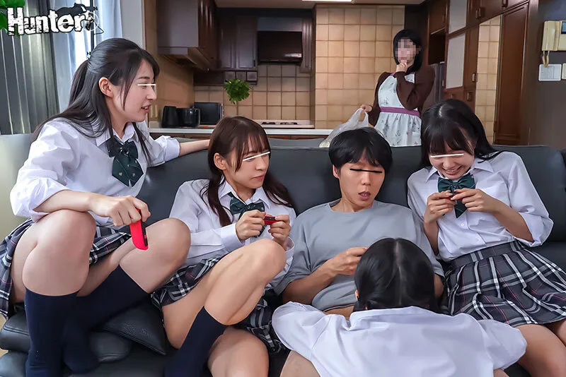 『お兄ちゃんで罰ゲーム』開始！これは普段からキモがられている兄の部屋に妹と友達が乱入し突然パンツを見せる罰ゲーム！2 更にエスカレートしていき