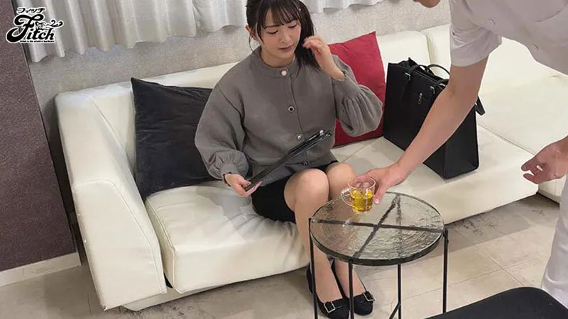 悪徳整体師の餌食となった華奢エロボディの美人妻 幸村泉希
