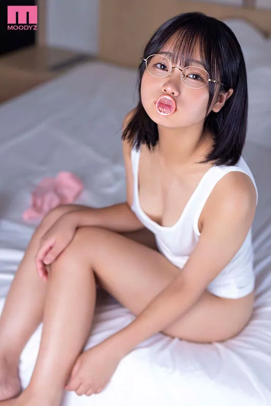 先生と二人できました 僕に想いを寄せてるっぽい女子生徒と2人きりで遠出した、その日に―中出し。 奏海麻衣