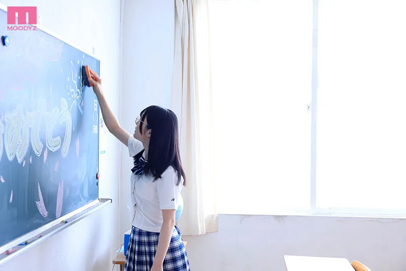 いつもボッチの地味っ子文学少女は都合のイイぼくら専用のザーメンシャワーオナペット 輝星きら
