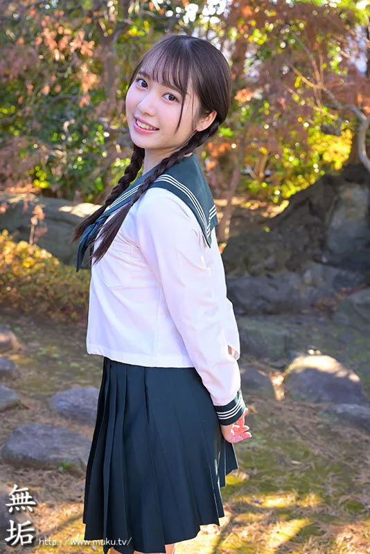 性欲の溢れたエロ過ぎ制服美少女が汗だくになって男を貪る絶倫性交 咲月ひな
