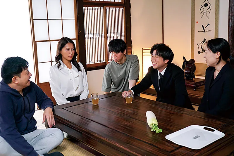 法事の女 帰郷した都会の人妻が田舎暮らしで悶々とした男達のイキリ立つ巨根の餌食に… 通野未帆