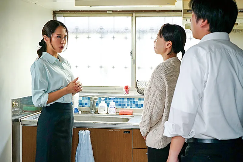 法事の女 帰郷した都会の人妻が田舎暮らしで悶々とした男達のイキリ立つ巨根の餌食に… 通野未帆
