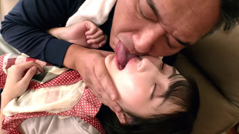 禁断の二度孕ませ 昔孕まされた男と7年後再会しまた孕まされた妻 糸井瑠花