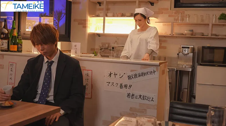夜がふけると、欲求不満な巨乳痴女女将がこっそり若者チ●ポを抜きまくる中出し深夜食堂 JULIA