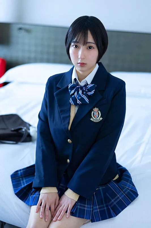 好意を寄せていた担任教師に連れられた先のホテルで、ぐちゃぐちゃに種付け輪●された女子生徒。 糸井瑠花