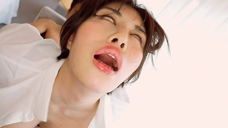 強●謝罪イラマチオ 理不尽な客から無慈悲なクレームに喉奥で対応する職業女子。