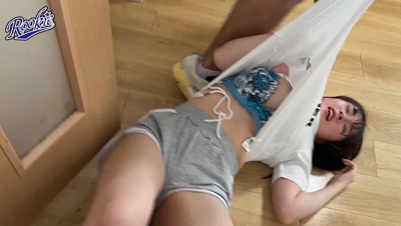 電車で毎日見かけるカワイイあの子を粘着ストーキング！電車痴●！睡眠姦！自宅襲撃！の鬼畜オンパレード 桜庭ももな