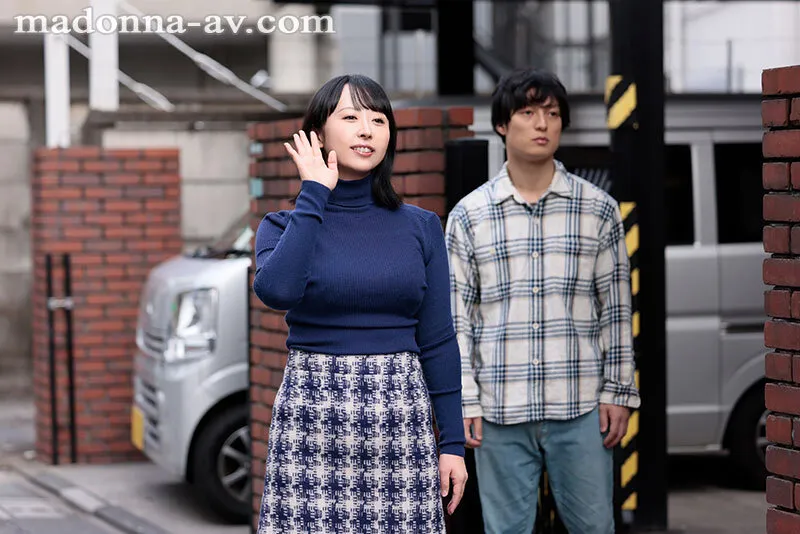 家族皆が巣立った実家で、 母と過ごす近親相姦の日々―。 中島美南