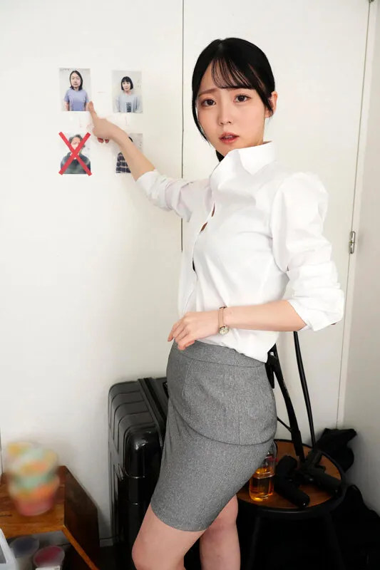 【VR】張り込み捜査中の無機質なマンションの一室で、対象(ターゲット)を常に監視しながら 先輩捜査官に、クチでも膣内でも射精させられたボク。 美ノ嶋めぐり