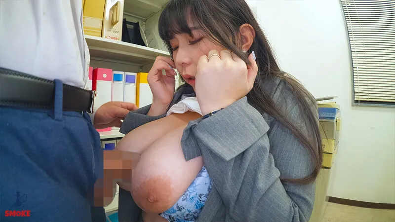 【ぶっかけセクハラ】残業中のオフィスで二人きり、無自覚パッツンおっぱい誘惑してしまい中年部長ち○ぽで何度もパイ射される人妻巨乳部下OL 吉根ゆりあ