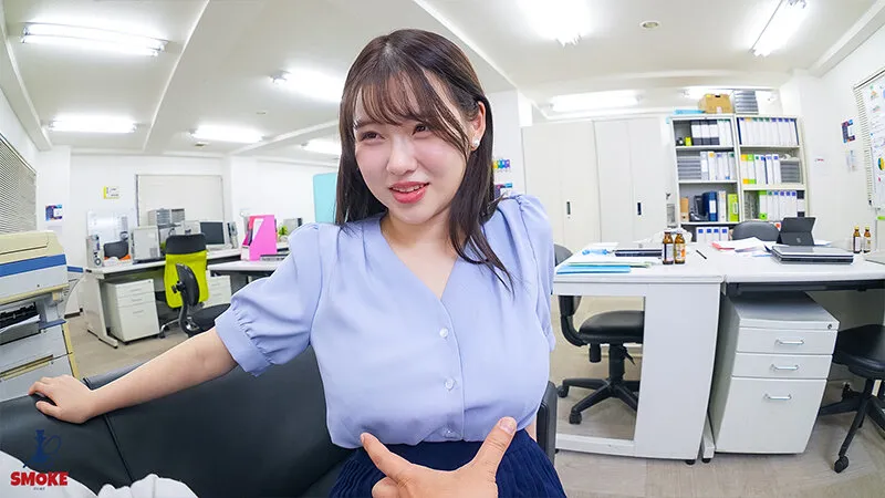 【乳首開発セクハラ】残業中のオフィスで二人きり、無自覚パツパツおっぱい挑発してしまい中年スケベ部長から若肌乳首をネチっこくいじられチクイキ絶頂してしまう色白巨乳部下OL 丸最レア