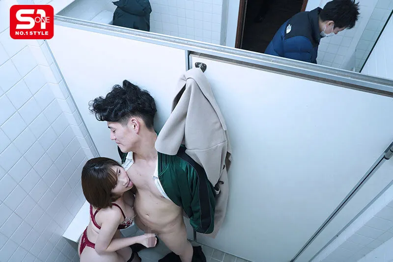 【本当に存在した夜行バス痴女】隣り合わせた謎の美女に消灯から目的地到着まで…一晩中ち●ぽ汁を絞り尽くされたんです。 奥田咲