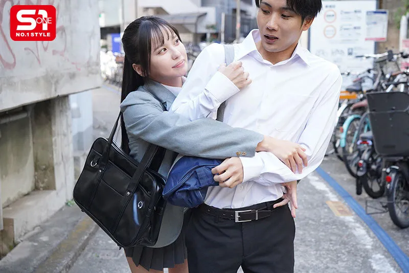 僕の家の中に潜む僕にベタ惚れ絶倫同級生、隙あらばこっそり現れ無理やり何度もハメてくる。 渚あいり