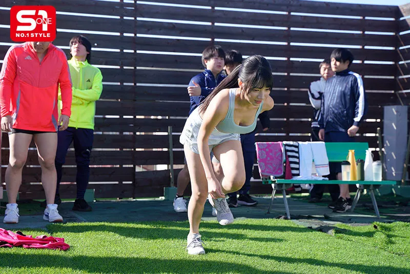 怪我で夢破れた陸上女子エースが選んだ男子選手への貢献… 顔面シャワー性処理係 「私、走っていた頃より…精子を浴びてる今の方が幸せです！」 榊原萌