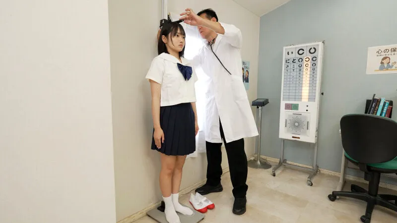 新入生を狙った猥褻健康診断 成長期の過敏乳首をこねくり触診 八坂凪