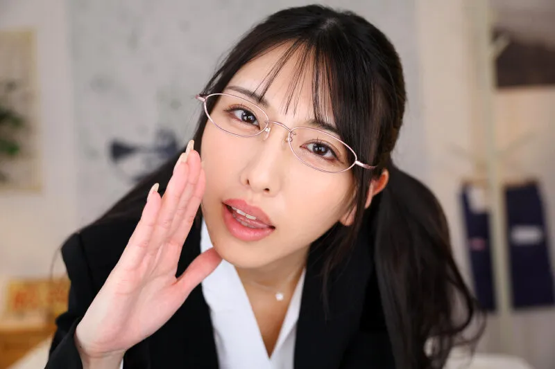 【VR】【8K】会社の為ならあらゆる業務をこなすパーフェクト秘書は、事務的に淡々抜き甘サド寸止め焦らしドS強●連続射精の顔を変幻自在に使い分けて性欲の強いポンコツ社長の射精を処理する。倉木しおり