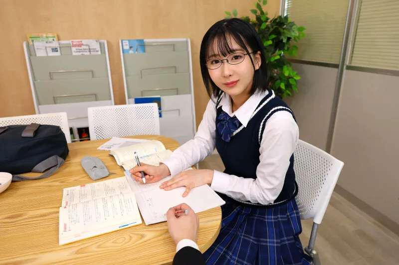 【VR】【8K】「こんな大きいおっぱい触っても平気なの？」巨乳に悩む教え子と、自信を持たせるために触ってあげたら想像以上の柔らか巨乳パイズリに勃起が収まらず中出ししまくった 由衣陽菜