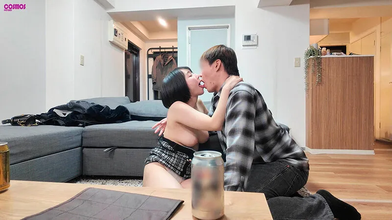 素人妻が一般大学生の自宅にコンドーム1つ渡され一泊一度のゴム姦では満足できず宿泊中2度もガチ中出しを許してしまう騎乗位で美白Gカップ乳を揺らす童顔妻 るかさん26歳