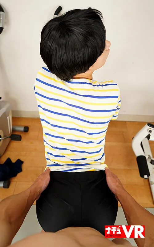 【VR】つるぺた女子の男水着チャレンジVRver. 男子のフリに気づいてイジって中出ししちゃったデカチンおじの気持ち…マジ体験してみてよぉぉ～！ 赤名いと
