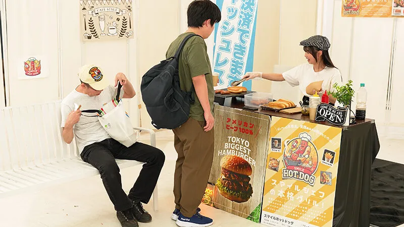 【配信限定】人気 AV 女優が挑戦!商業スペースでイカサレホットドッグ販売!小野坂ゆいか 望月つぼみ