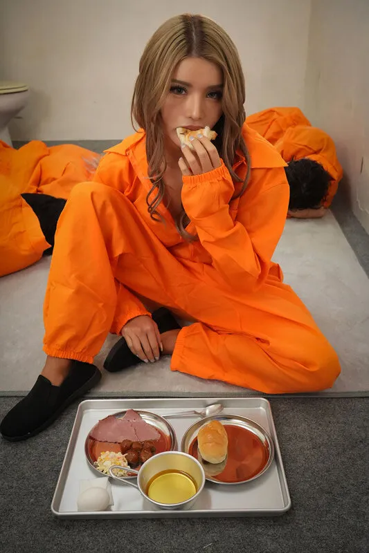【VR】囚人キメセク。刑務官の興味本位で押収●物を与えられたSEXドラッグ中毒者が、獣のように痴女化してチ●ポに襲い掛かる壮絶アクメ姦。 黒咲華